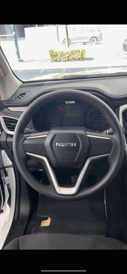 Used 1
                    ISUZU
                     for Sale Image